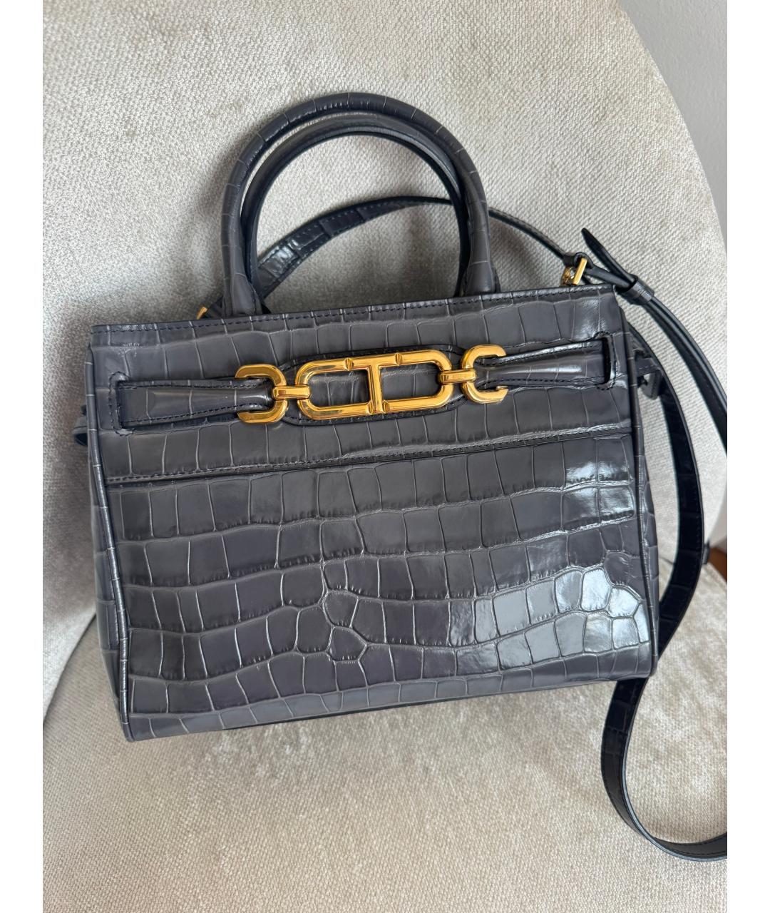 TOM FORD Серая сумка с короткими ручками из лакированной кожи, фото 3