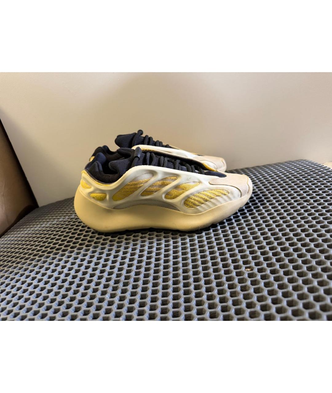 ADIDAS YEEZY Бежевые синтетические кроссовки, фото 4