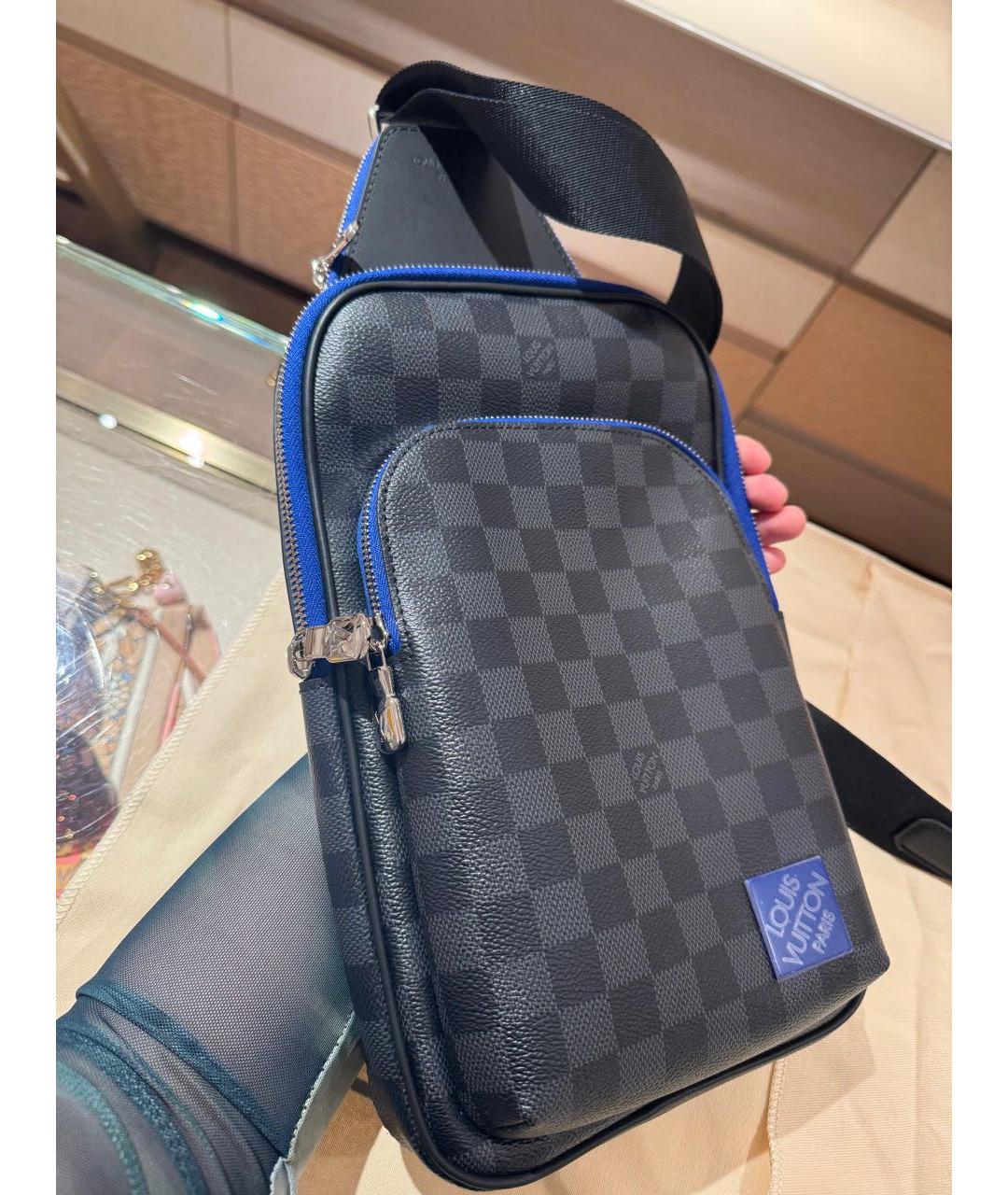 LOUIS VUITTON Черная сумка на плечо из канвы, фото 6