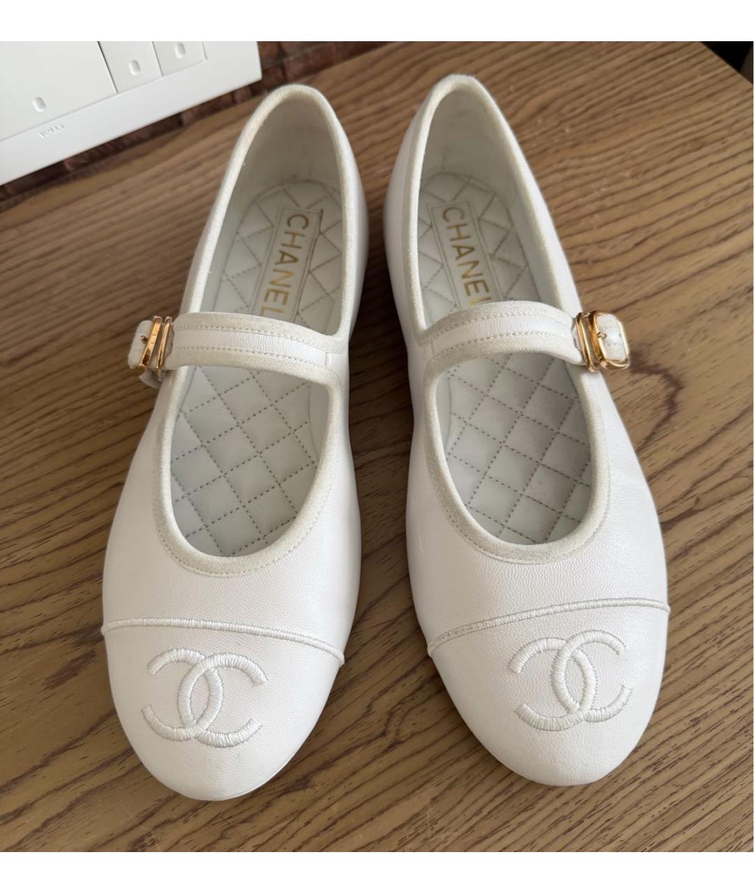 CHANEL Белые кожаные балетки, фото 2