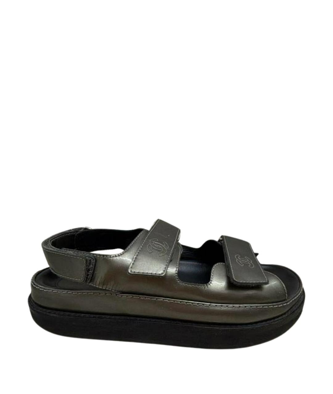 CHANEL Хаки сандалии из лакированной кожи, фото 1
