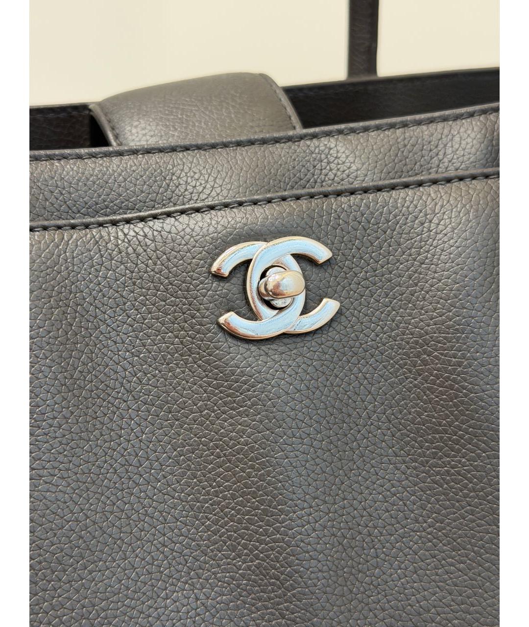 CHANEL Антрацитовая кожаная сумка тоут, фото 6