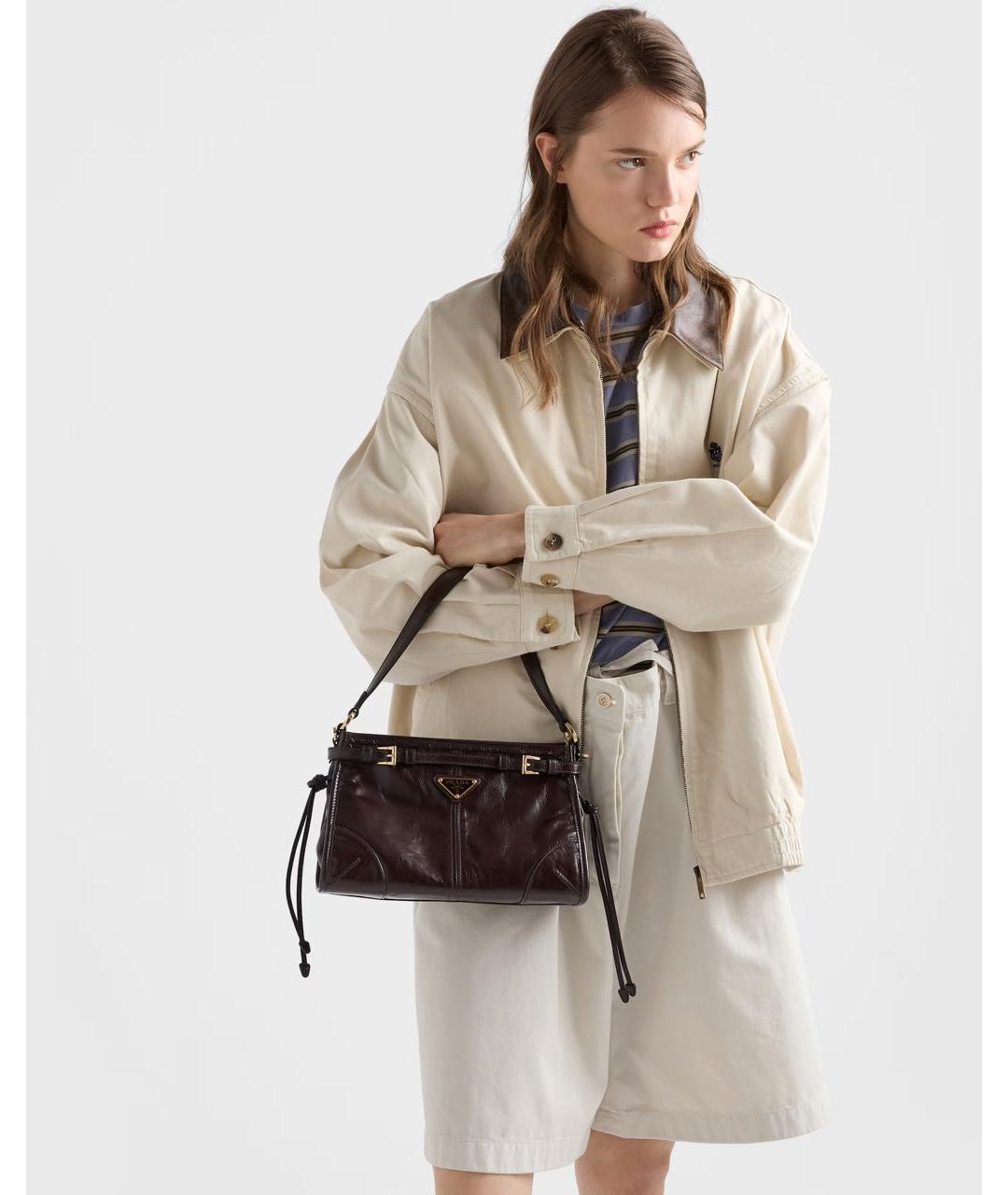 PRADA Коричневая сумка через плечо из лакированной кожи, фото 2