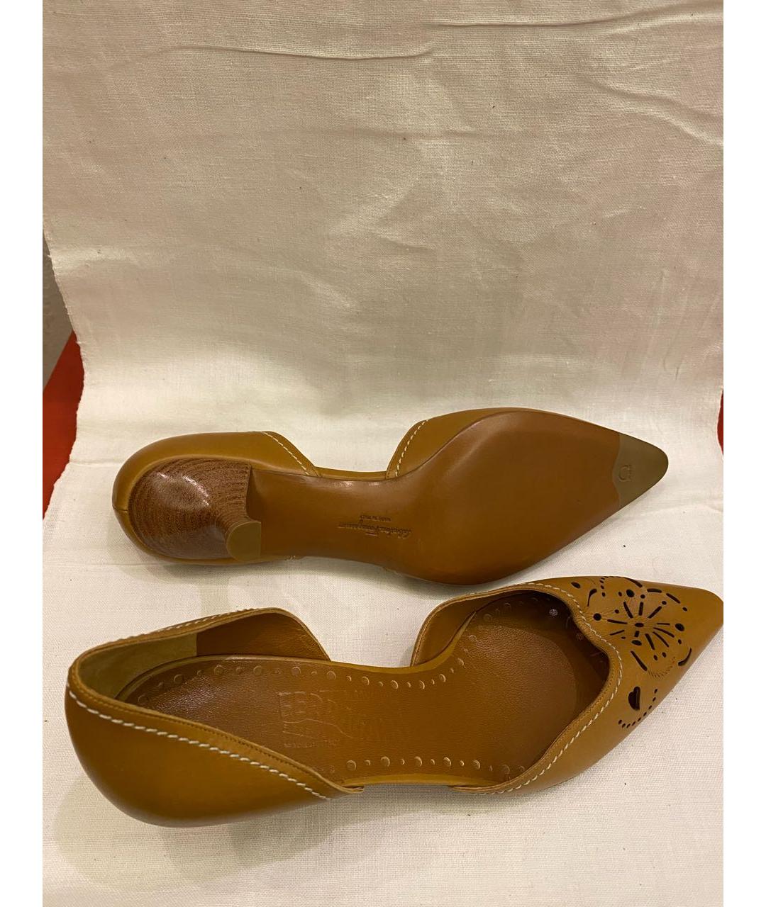 FERRAGAMO Горчичные кожаные туфли, фото 5
