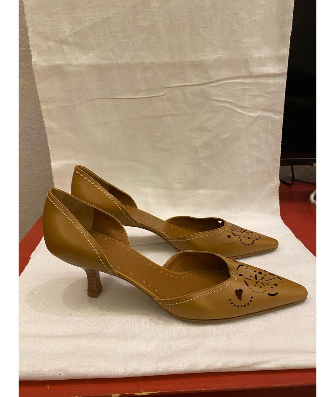 FERRAGAMO Горчичные кожаные туфли, фото 6