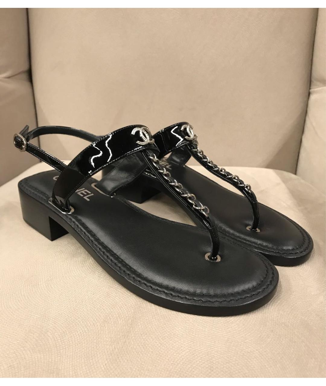 CHANEL PRE-OWNED Черные сандалии из лакированной кожи, фото 8
