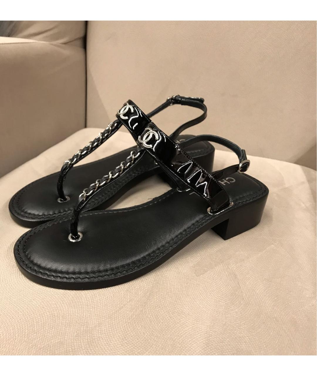 CHANEL PRE-OWNED Черные сандалии из лакированной кожи, фото 3