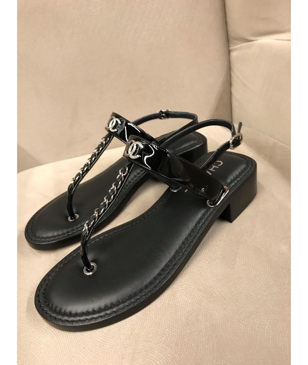 CHANEL PRE-OWNED Черные сандалии из лакированной кожи, фото 7