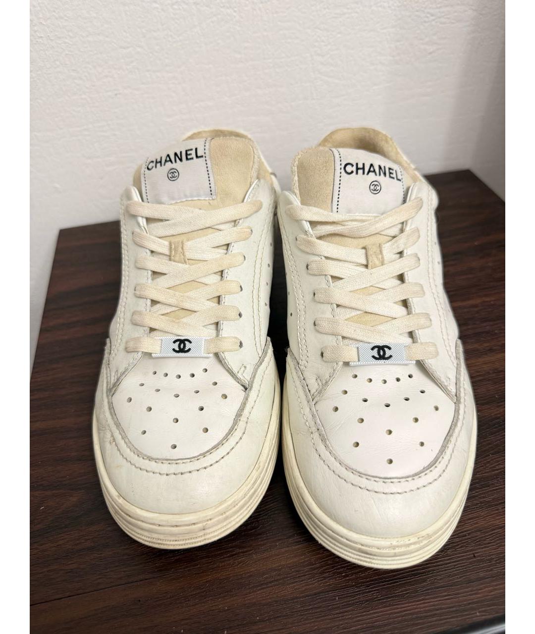 CHANEL Белые кожаные кроссовки, фото 2