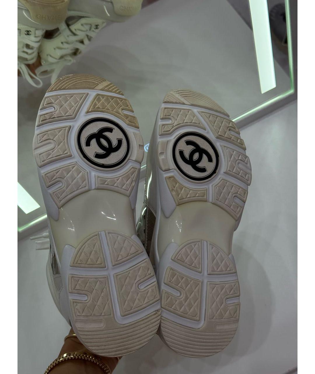 CHANEL Белые кроссовки из лакированной кожи, фото 7