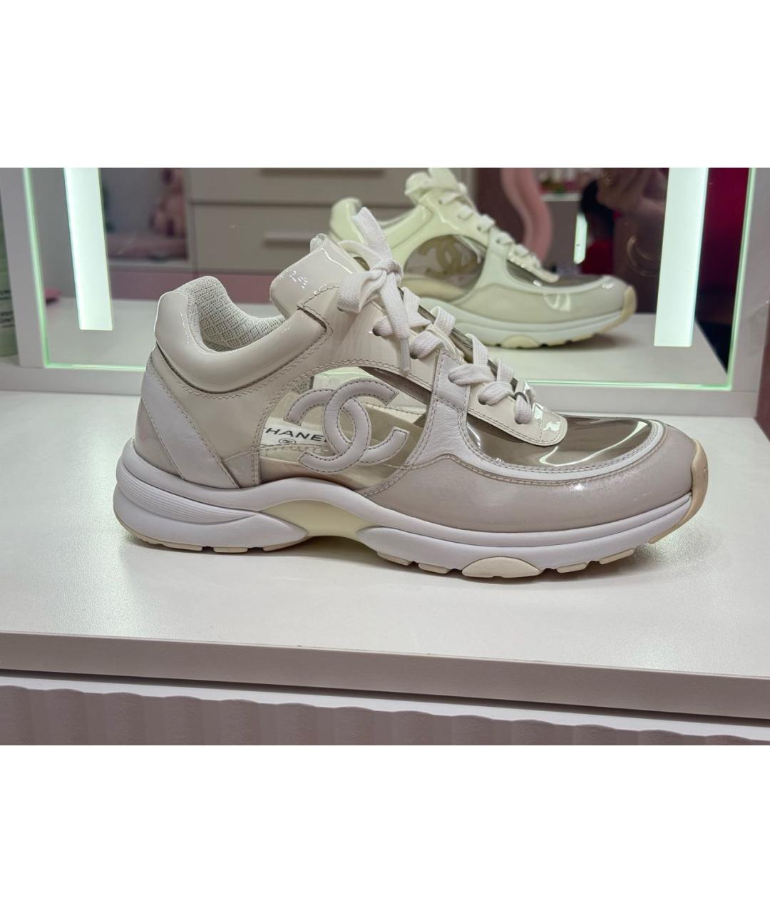 CHANEL Белые кроссовки из лакированной кожи, фото 8