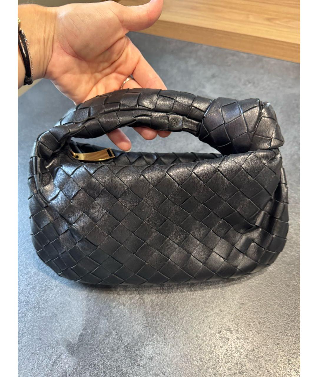 BOTTEGA VENETA Черная кожаная сумка с короткими ручками, фото 6