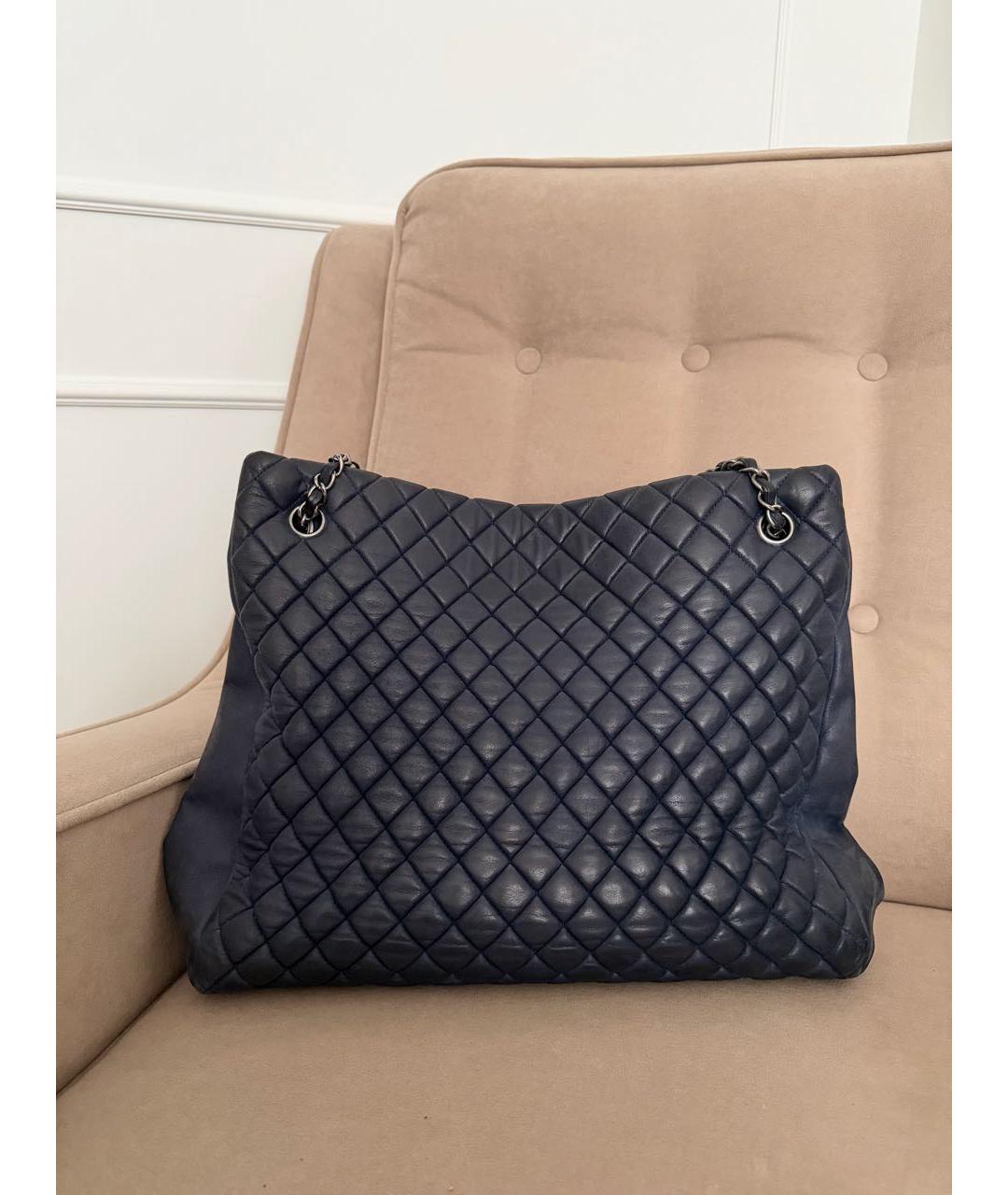 CHANEL Темно-синяя кожаная сумка тоут, фото 3