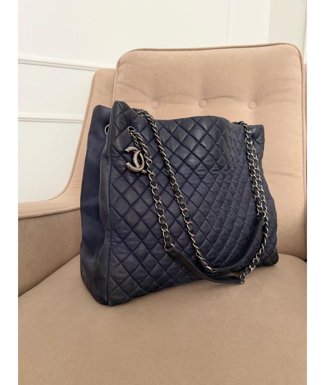 CHANEL Темно-синяя кожаная сумка тоут, фото 2