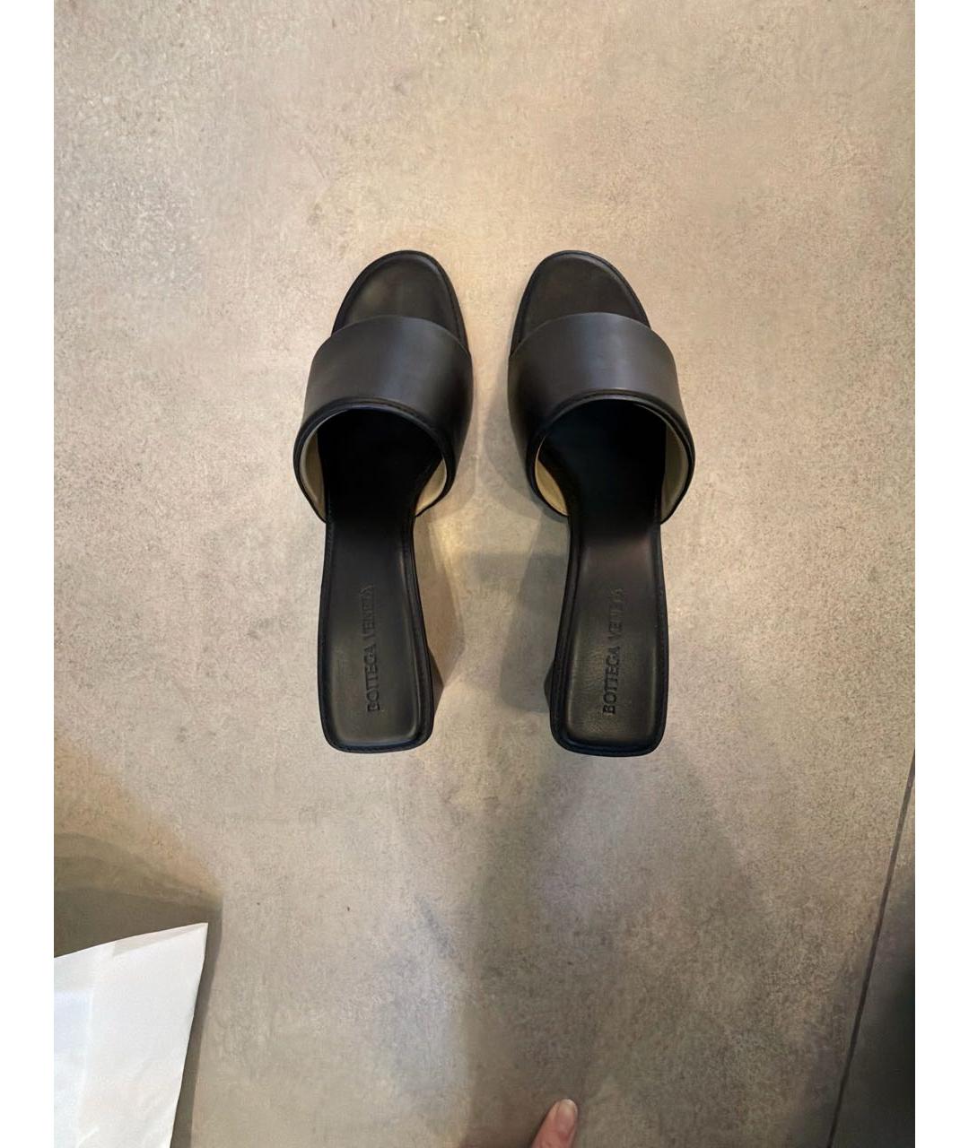 BOTTEGA VENETA Черные кожаные мюли, фото 3