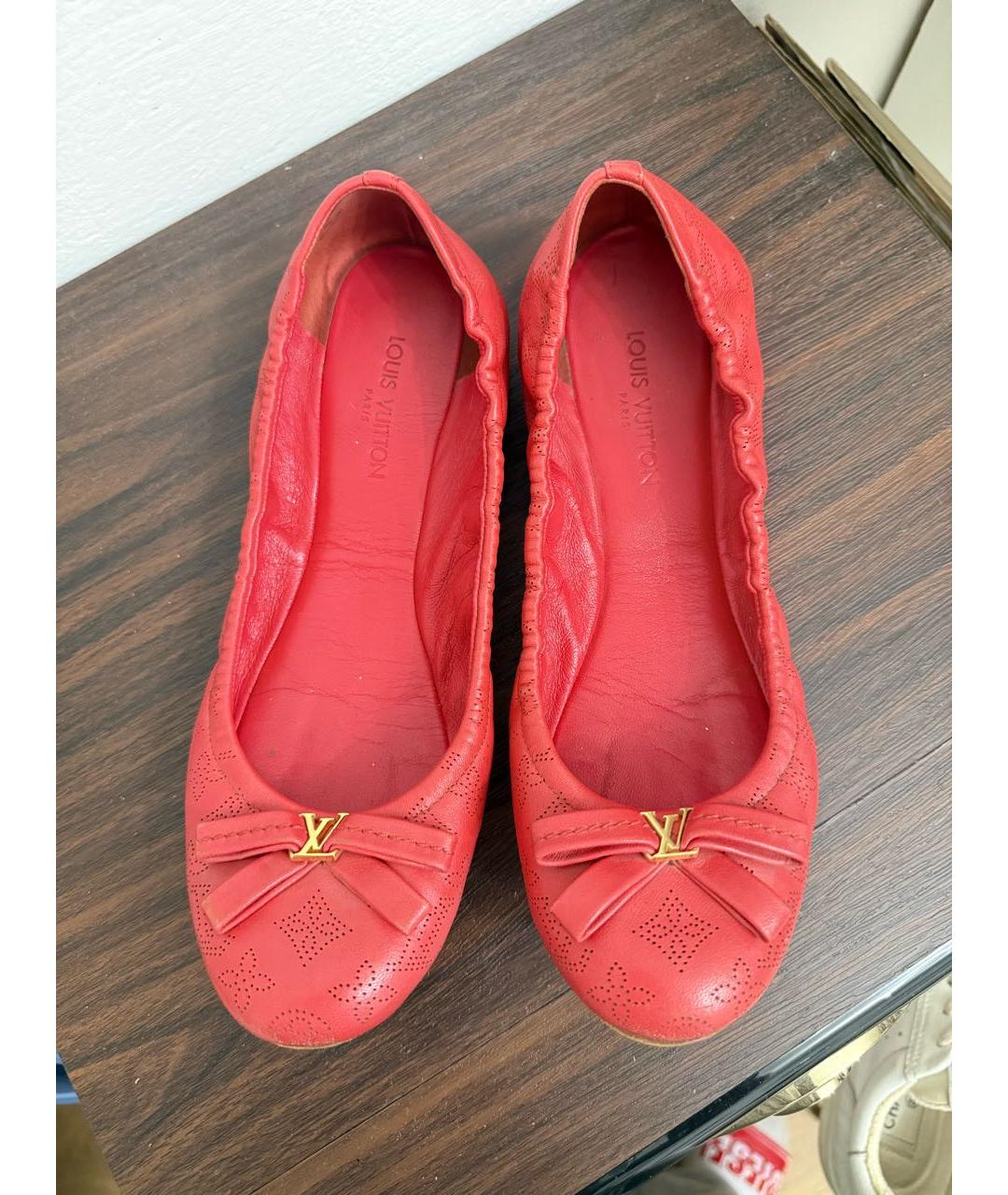LOUIS VUITTON Красные кожаные балетки, фото 2