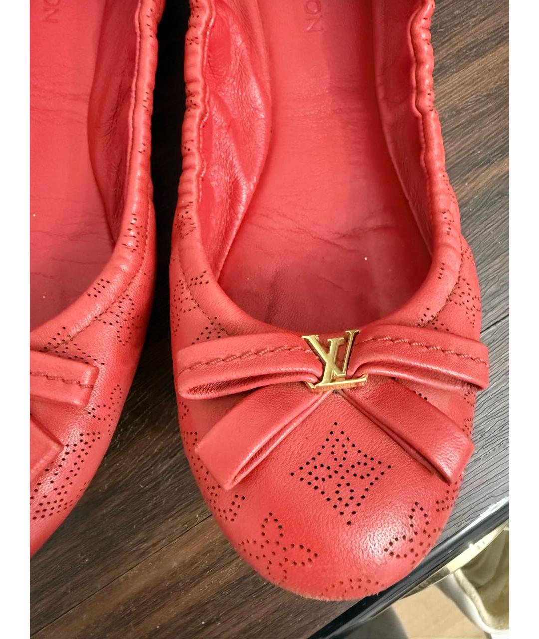 LOUIS VUITTON Красные кожаные балетки, фото 8