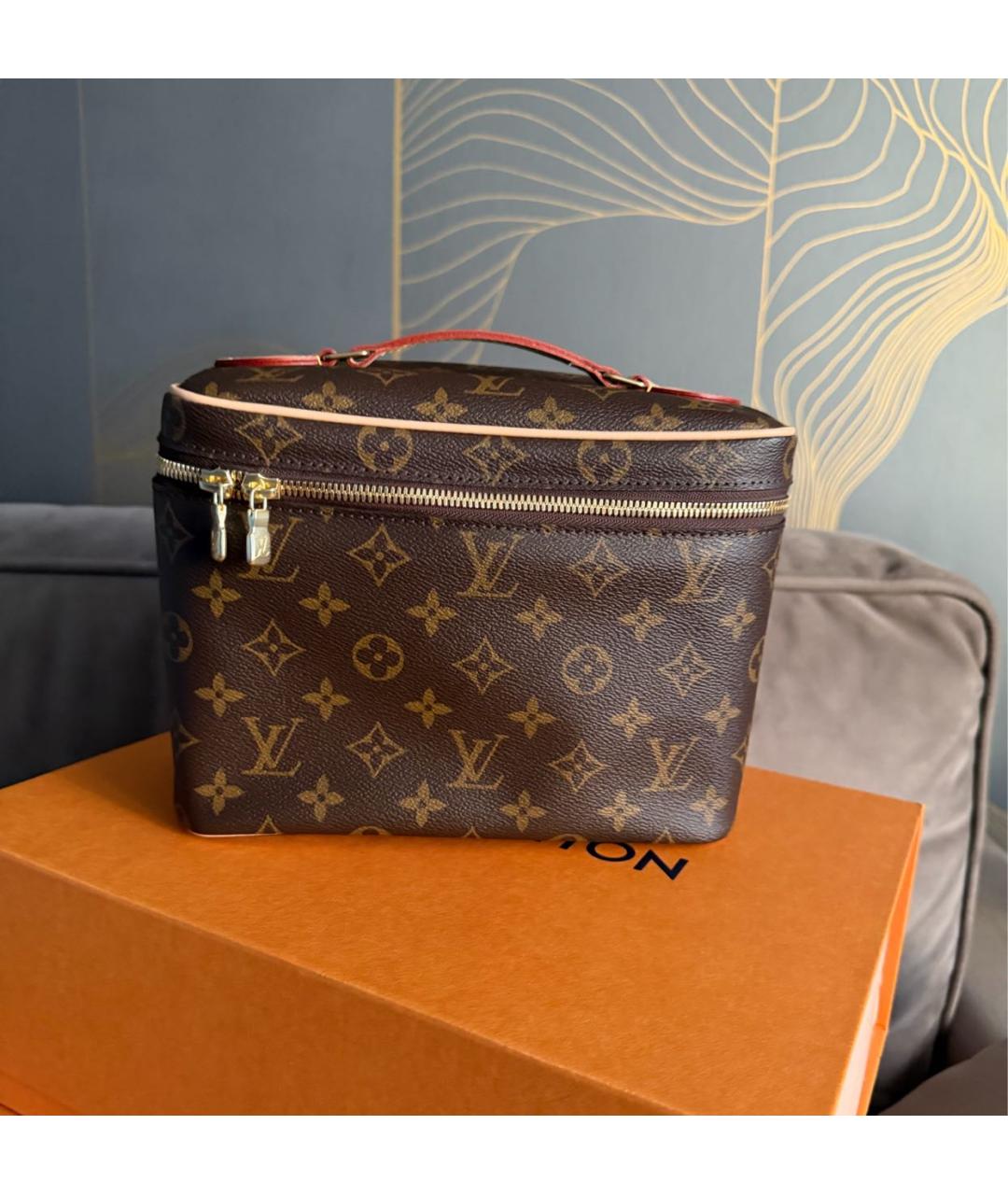 LOUIS VUITTON Коричневая косметичка из канвы, фото 4