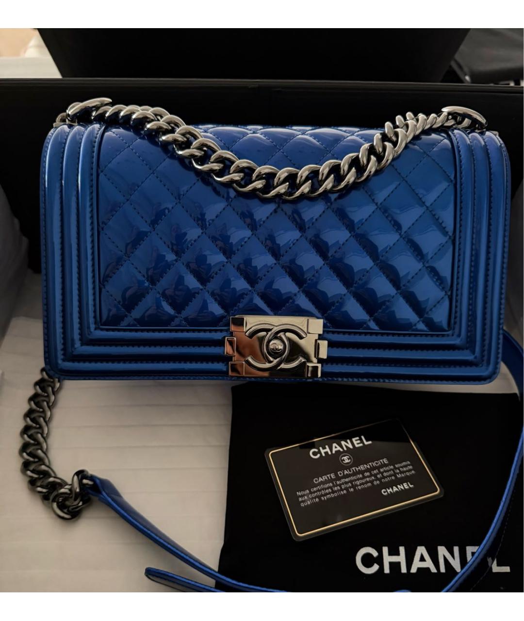 CHANEL Синяя сумка через плечо из лакированной кожи, фото 2