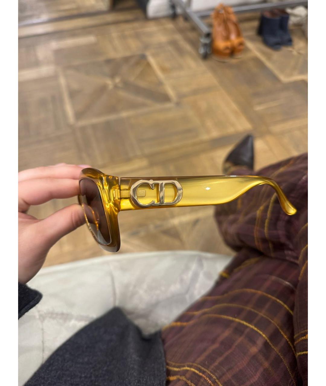 CHRISTIAN DIOR Золотые пластиковые солнцезащитные очки, фото 2