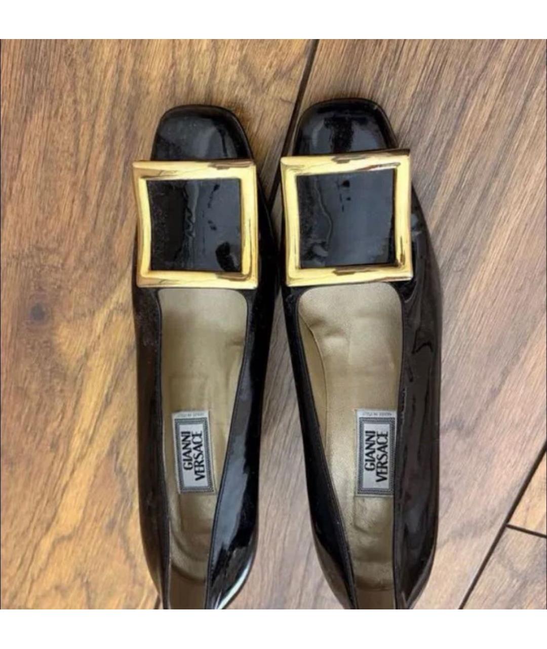 VERSACE Черные туфли из лакированной кожи, фото 3