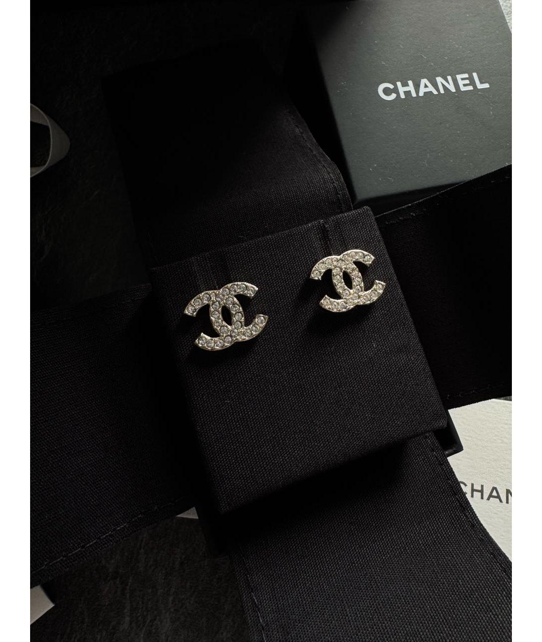 CHANEL Белые металлические серьги, фото 2