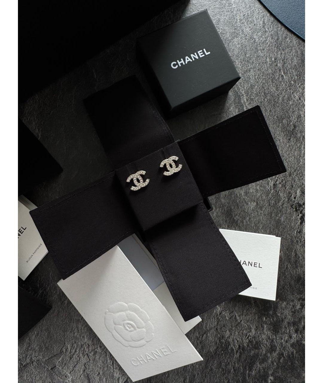CHANEL Белые металлические серьги, фото 3