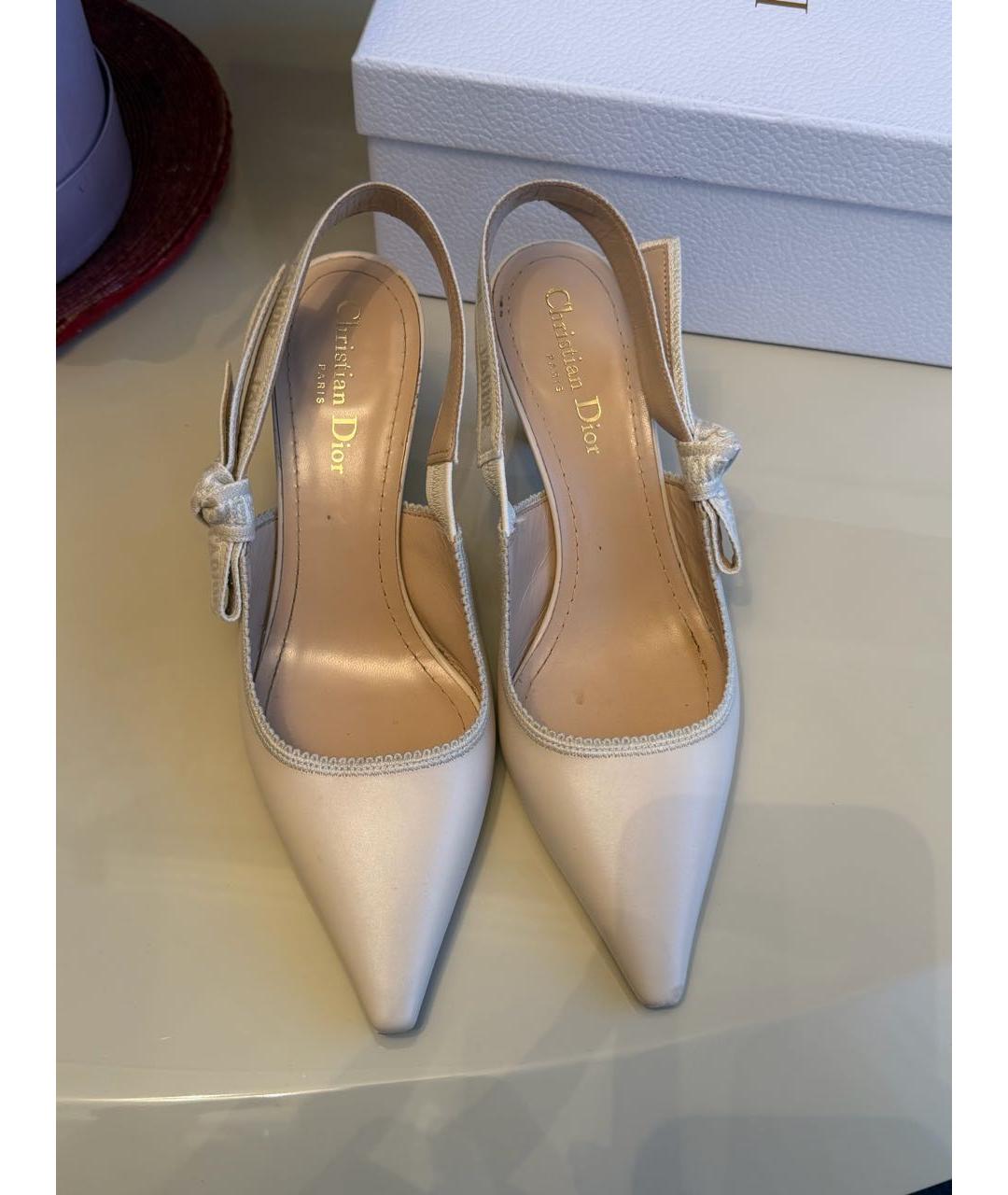 CHRISTIAN DIOR Бежевые кожаные лодочки на низком каблуке, фото 3