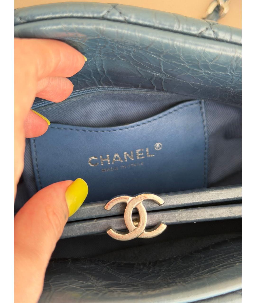 CHANEL Темно-синяя кожаная сумка с короткими ручками, фото 8
