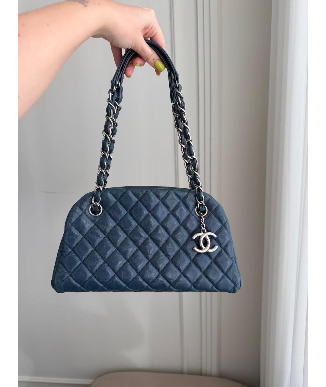 CHANEL Темно-синяя кожаная сумка с короткими ручками, фото 2