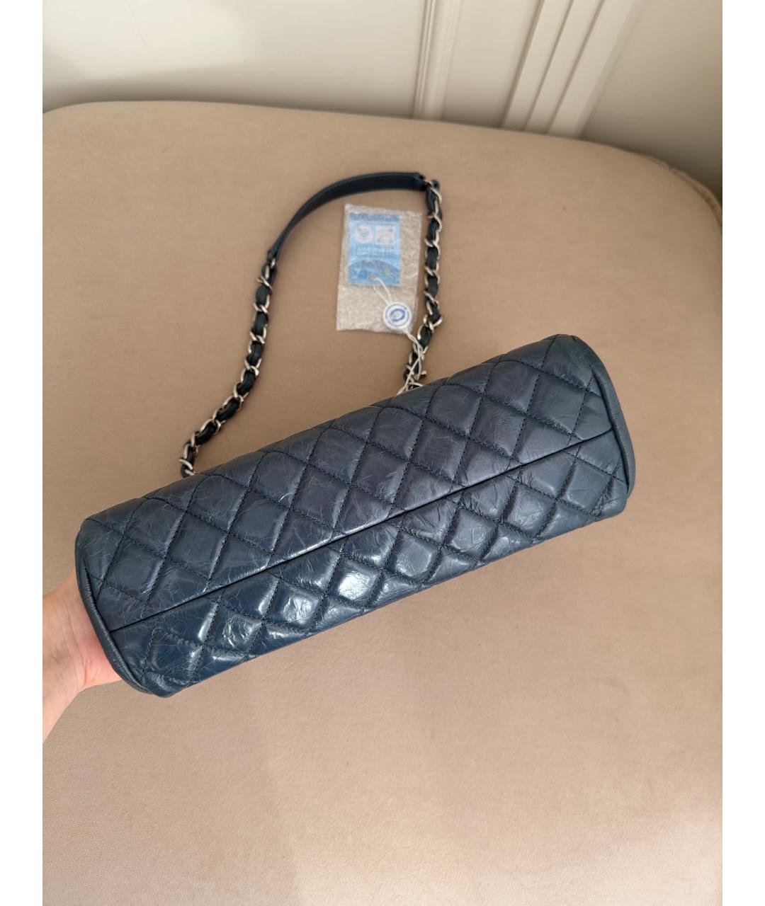 CHANEL Темно-синяя кожаная сумка с короткими ручками, фото 4