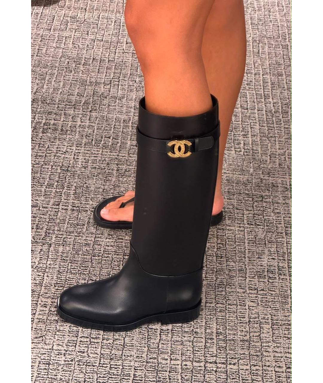 CHANEL Черные кожаные сапоги, фото 2
