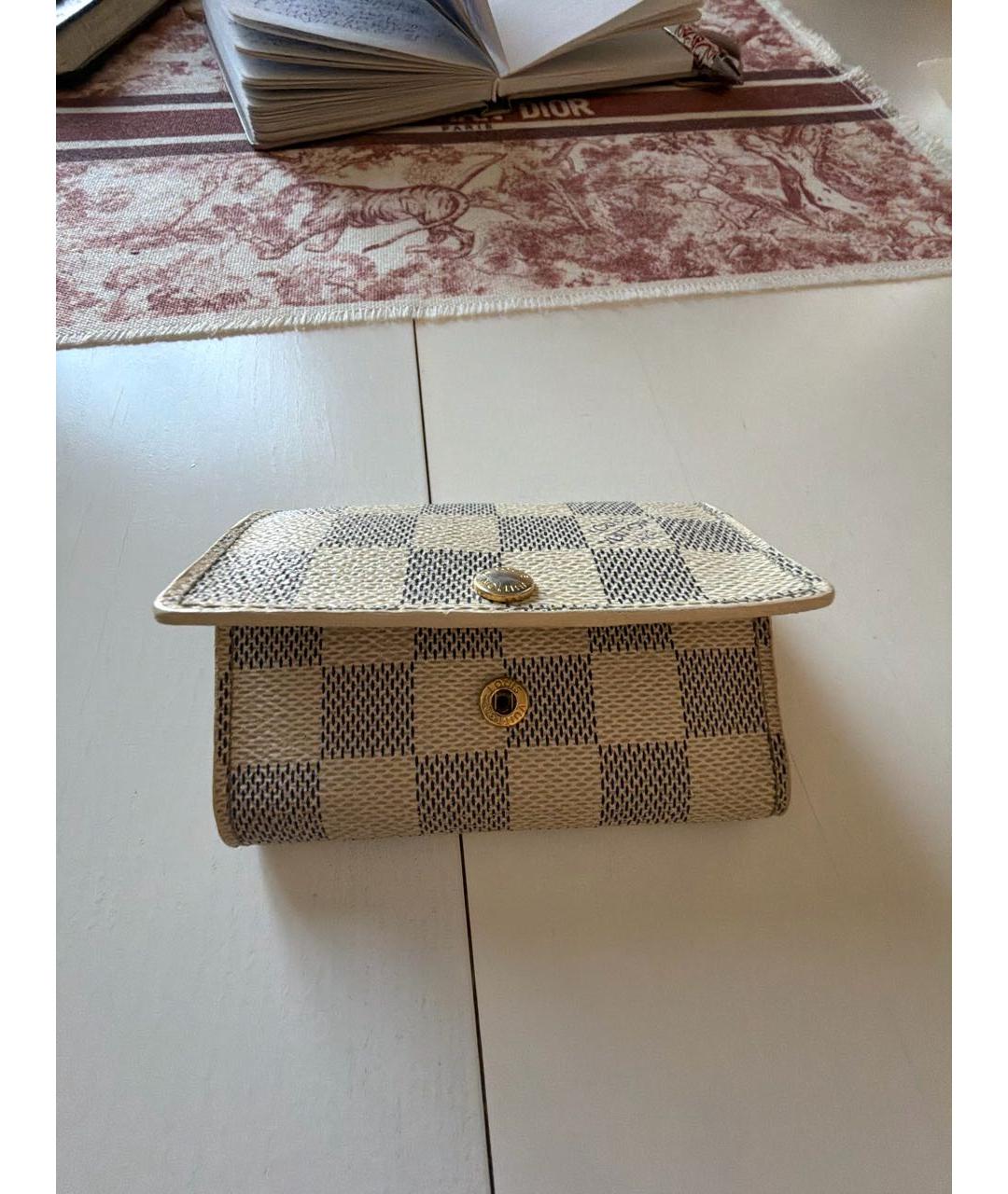 LOUIS VUITTON Белая ключница, фото 3