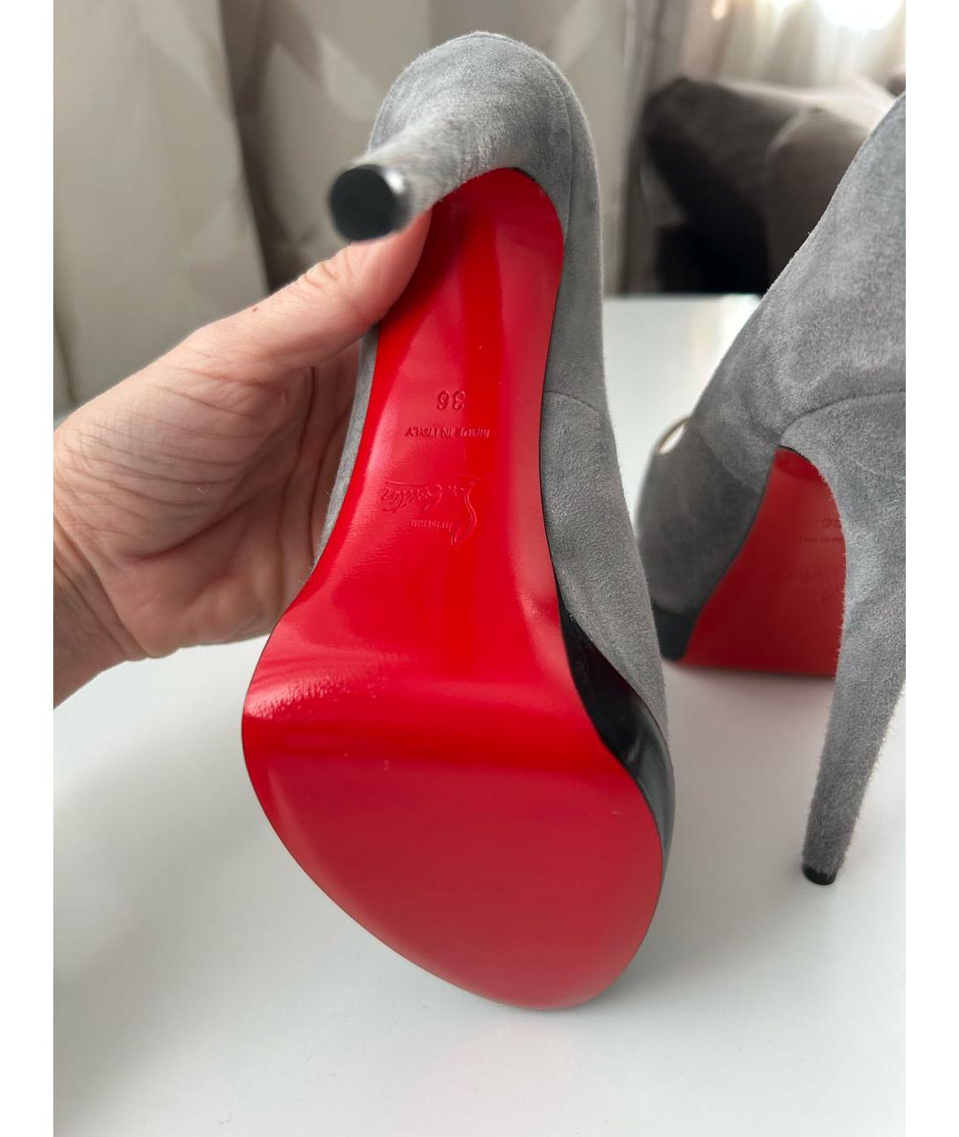 CHRISTIAN LOUBOUTIN Серые замшевые туфли, фото 6