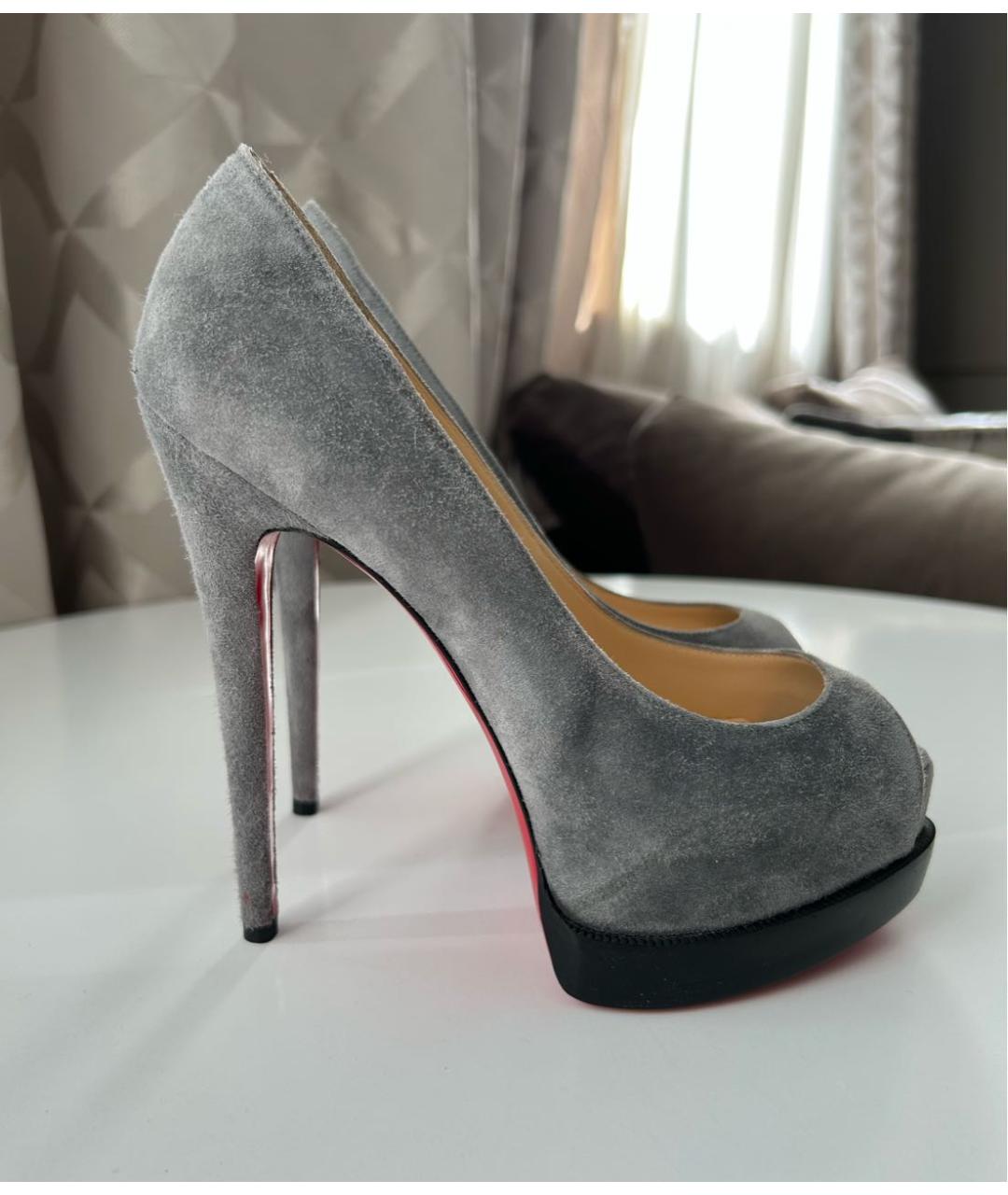 CHRISTIAN LOUBOUTIN Серые замшевые туфли, фото 7