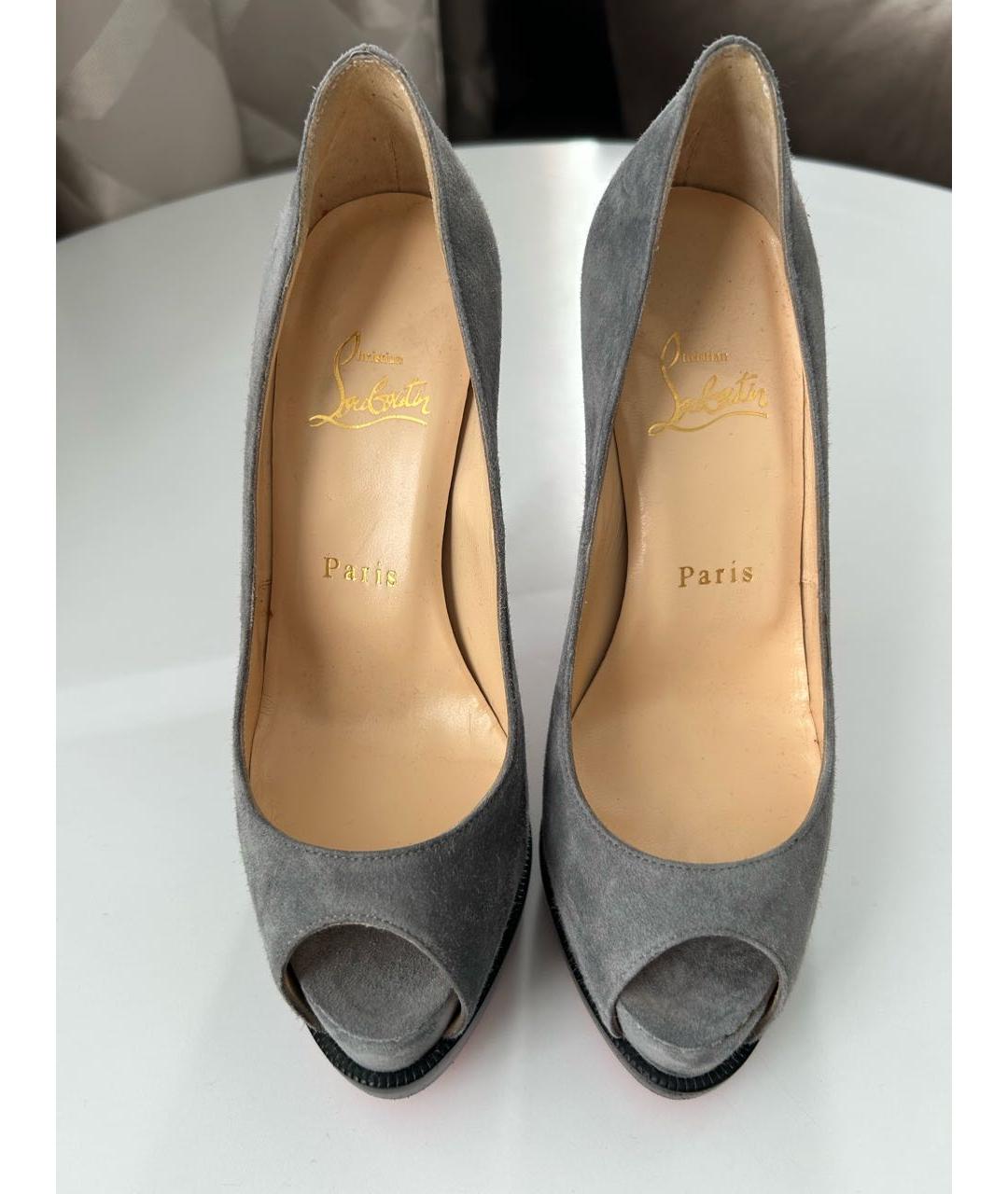 CHRISTIAN LOUBOUTIN Серые замшевые туфли, фото 2