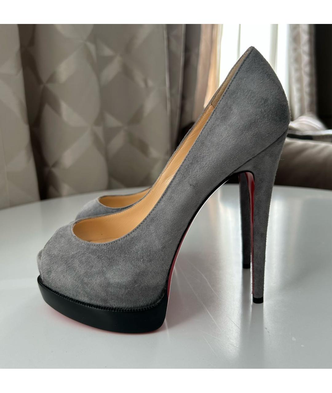 CHRISTIAN LOUBOUTIN Серые замшевые туфли, фото 3
