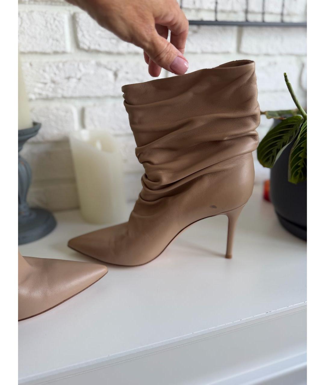 GIANVITO ROSSI Бежевые кожаные полусапоги, фото 8