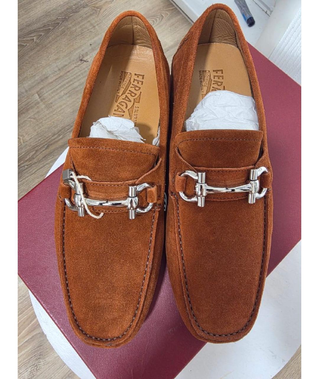 FERRAGAMO Коричневые замшевые мокасины, фото 2