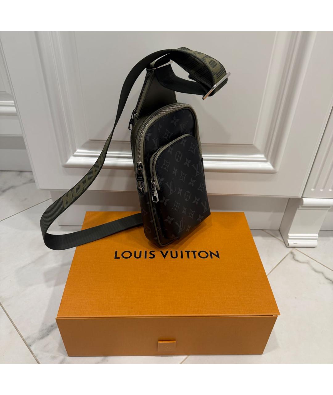 LOUIS VUITTON Антрацитовая сумка на плечо из канвы, фото 2
