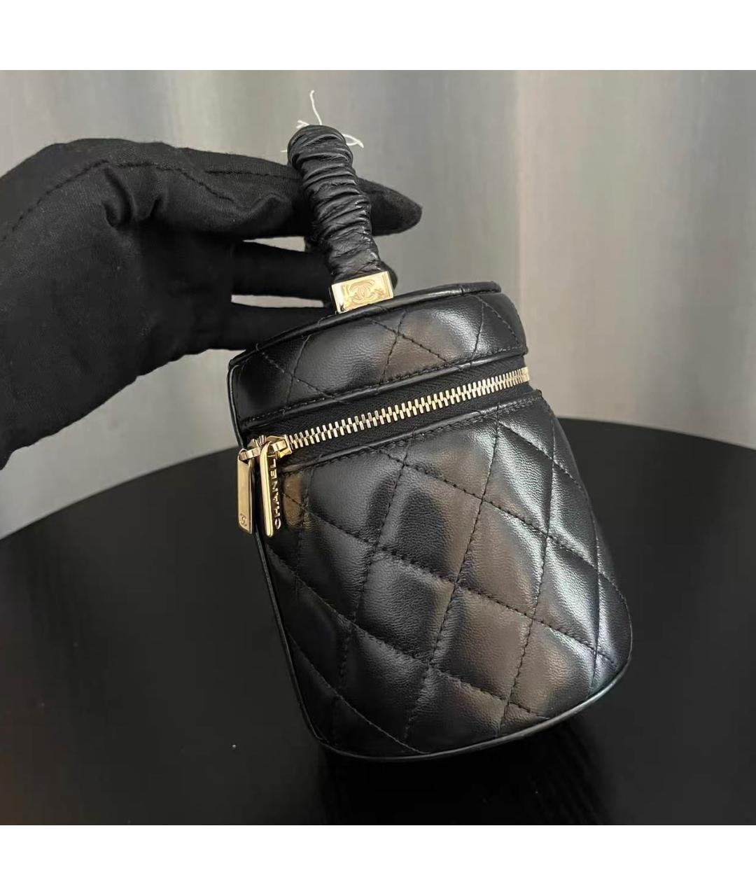 CHANEL Черная кожаная сумка с короткими ручками, фото 3