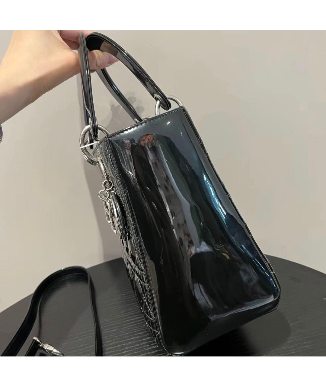 CHRISTIAN DIOR Черная сумка с короткими ручками из лакированной кожи, фото 4