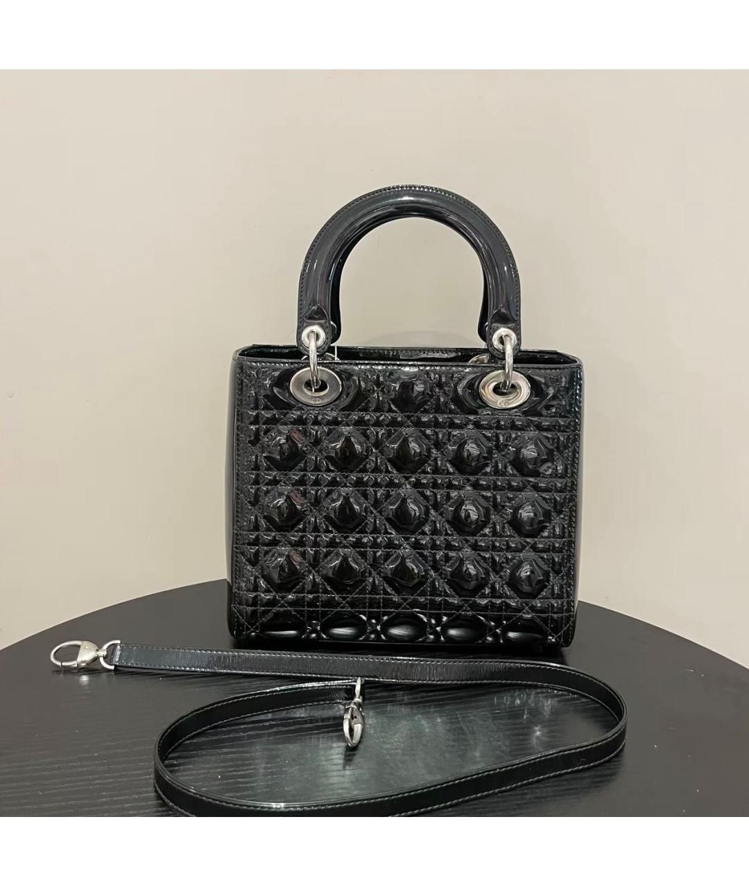 CHRISTIAN DIOR Черная сумка с короткими ручками из лакированной кожи, фото 2