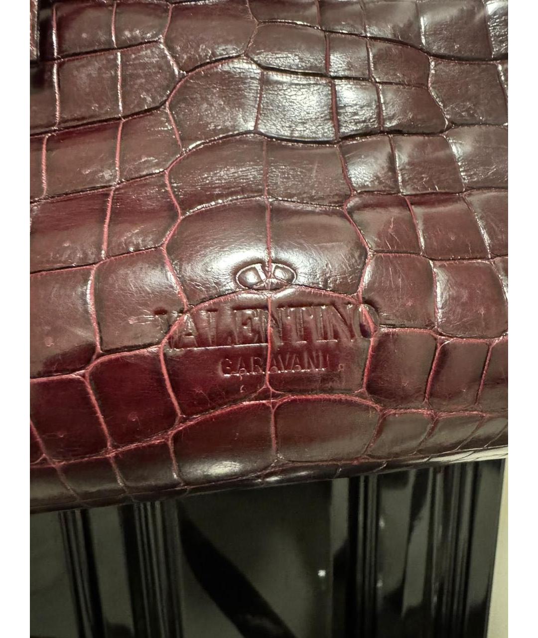 VALENTINO Бордовая сумка через плечо из кожи крокодила, фото 3