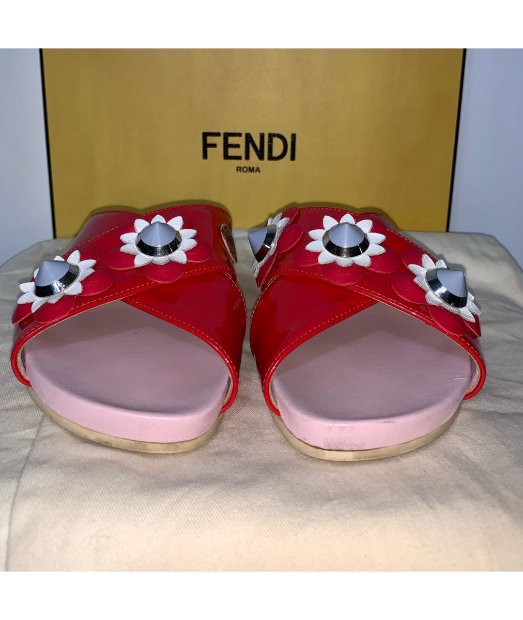 FENDI Красные шлепанцы из лакированной кожи, фото 3