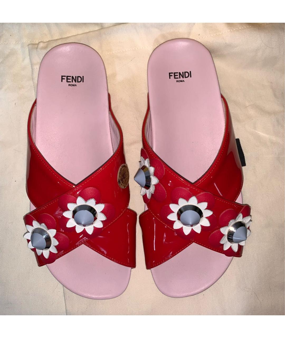 FENDI Красные шлепанцы из лакированной кожи, фото 2
