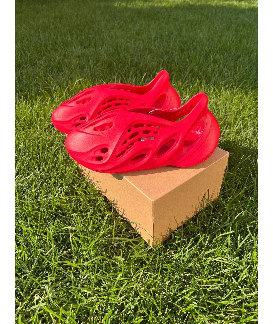 ADIDAS YEEZY Красные резиновые кроссовки, фото 2