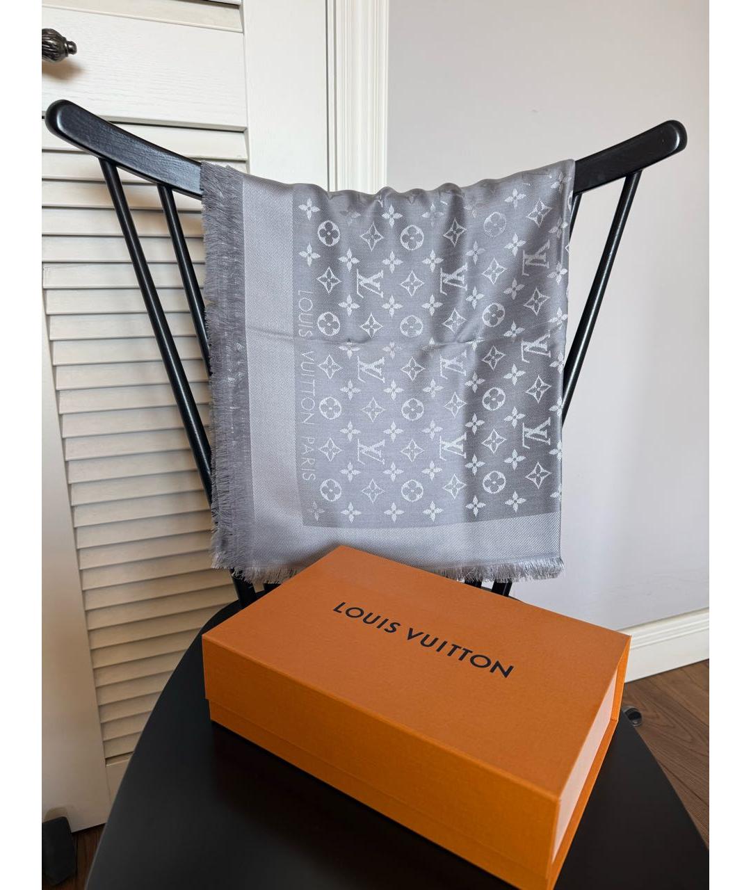 LOUIS VUITTON Серый шелковый шарф, фото 4