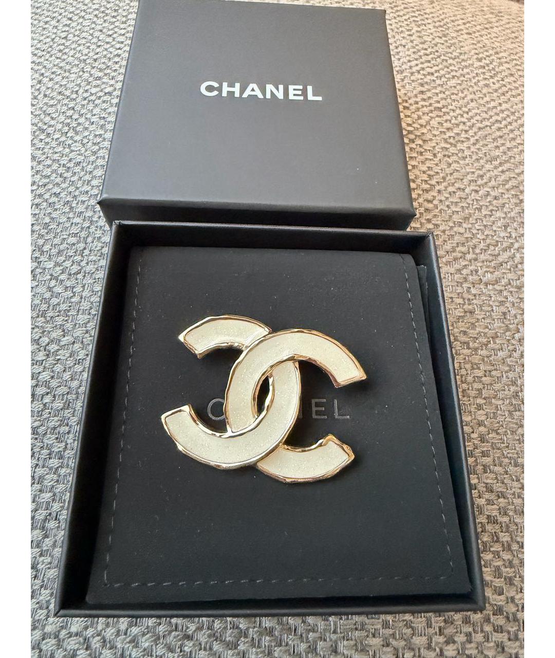 CHANEL Белая металлическая булавка / брошь, фото 2