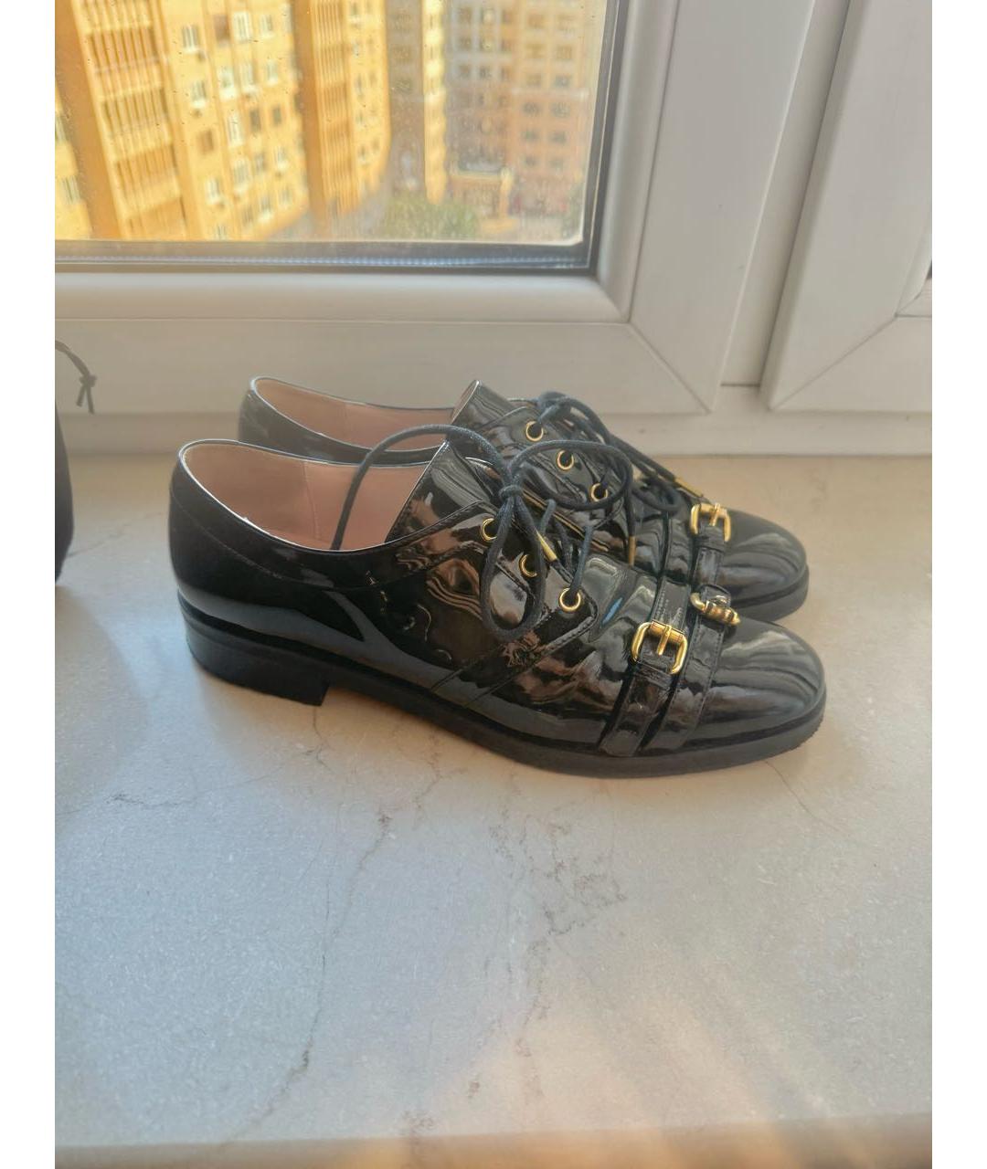 BOUTIQUE MOSCHINO Черные лоферы из лакированной кожи, фото 9
